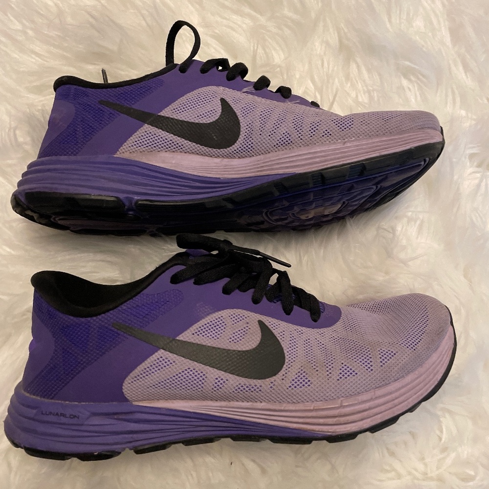 Purple Nike running shoes, light weight 7.5